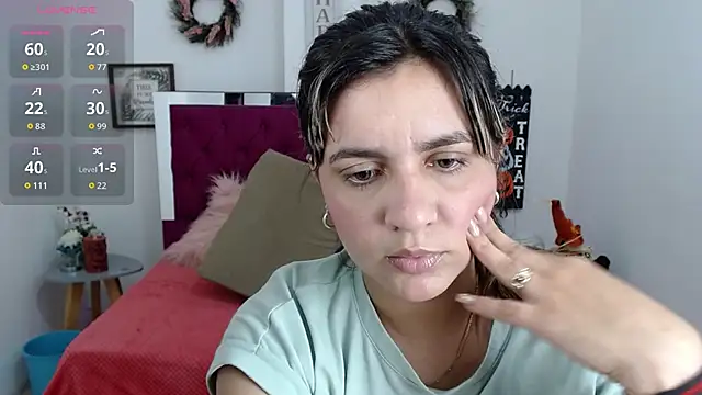 Snapshot of Isa-lox chatting on October 22, 10:04 pm Isa-lox online show from October 22, 10:04 pm