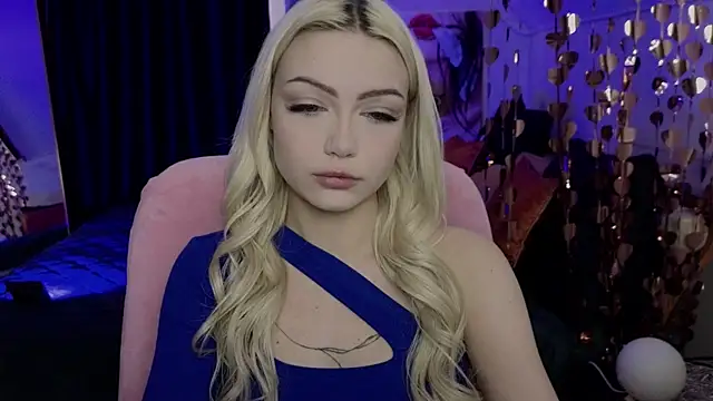 LinaLirian online show from April 28, 9:02 am