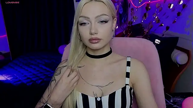 LinaLirian online show from July 1, 1:21 pm