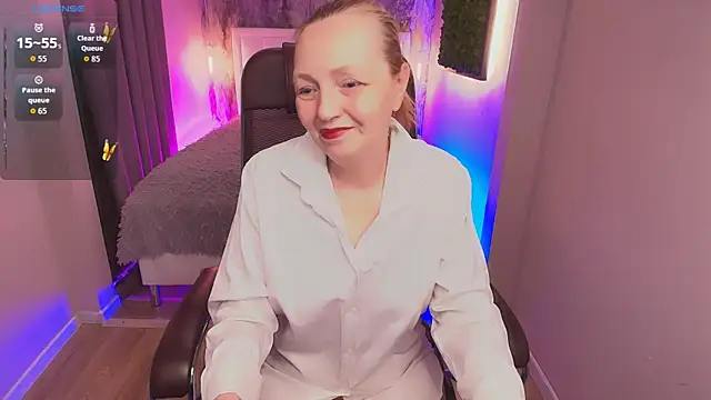 Snapshot of Karen_Villis chatting on October 7, 11:47 am Karen Villis online show from October 7, 11:47 am