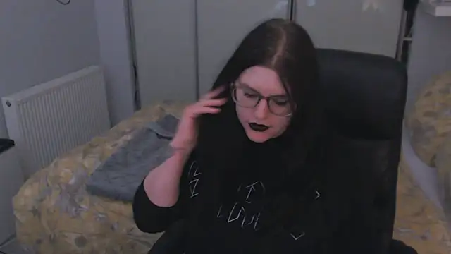 GothSuccubusBabe online show from May 7, 10:57 pm