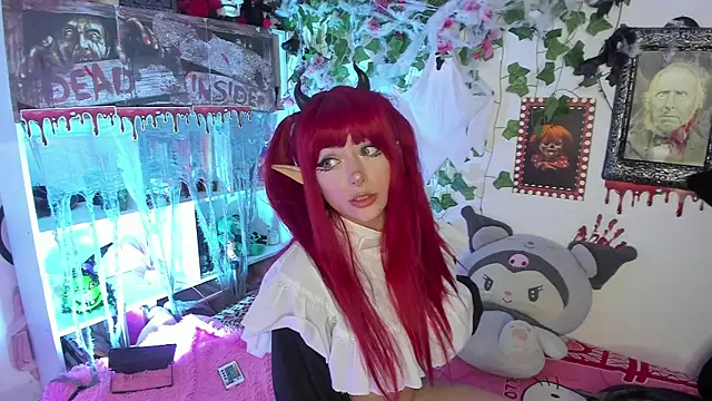 sarahminage  online show from October 27, 9:20 pm