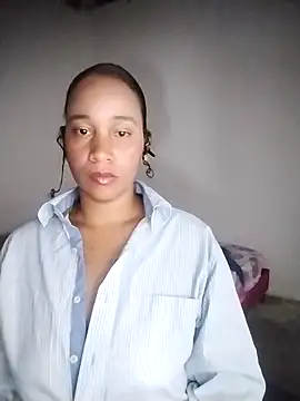 Snapshot of EbonyHorrny chatting on October 16, 3:31 am EbonyHorrny online show from October 16, 3:31 am