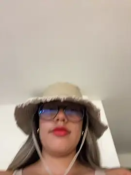 Snapshot of sara_calderon chatting on September 14, 2:59 pm sara calderon online show from September 14, 2:59 pm