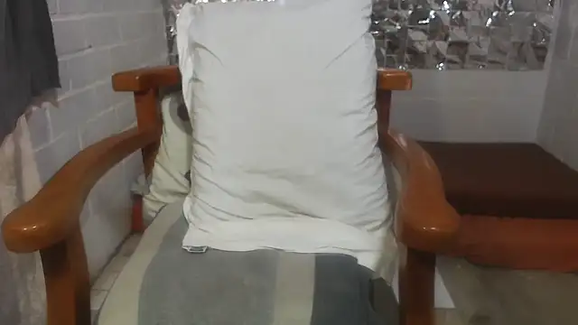 Snapshot of rose-crystal chatting on October 8, 2:43 pm rose-crystal online show from October 8, 2:43 pm