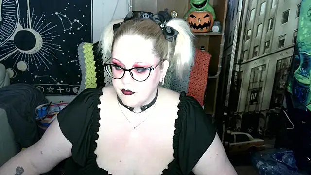 Kinky Witch online show from May 2, 8:01 pm