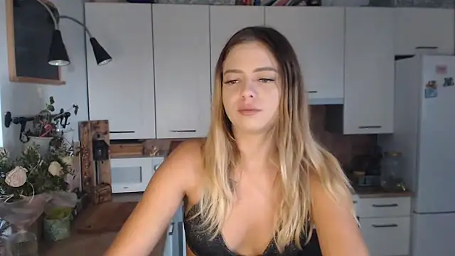 Snapshot of BuffyxLUST chatting on September 16, 7:27 am BuffyxLUST online show from September 16, 7:27 am