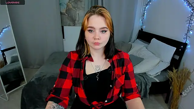 lunaalli online show from October 6, 4:12 pm