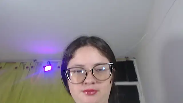 KrystalAdams online show from June 6, 1:50 pm