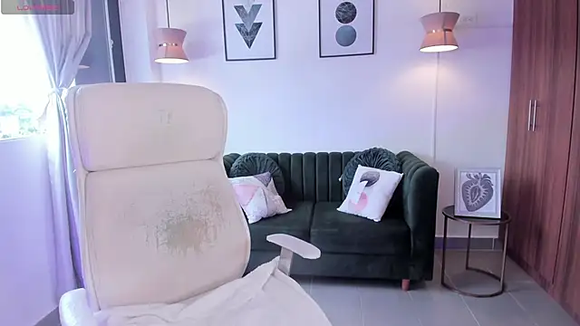 DANDARA THOM online show from December 3, 8:11 pm