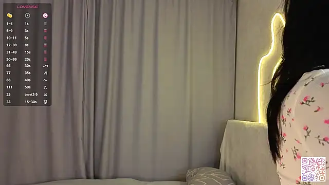 Snapshot of AlodiaAxley chatting on October 5, 6:24 pm AlodiaAxley online show from October 5, 6:24 pm