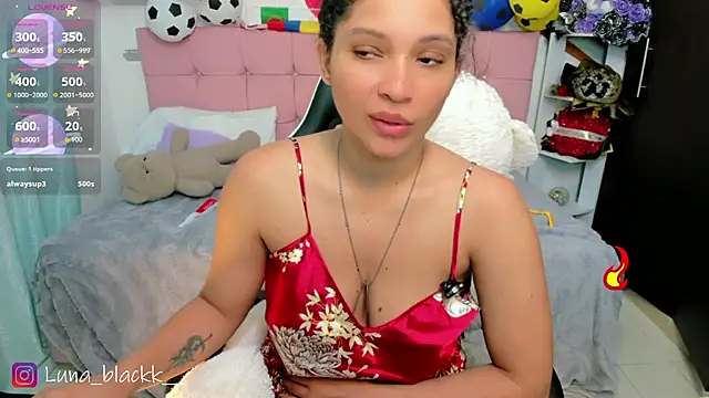 Luna blackk online show from July 4, 9:21 pm