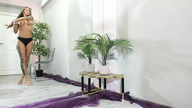 MayaHellen online show from December 14, 5:35 am