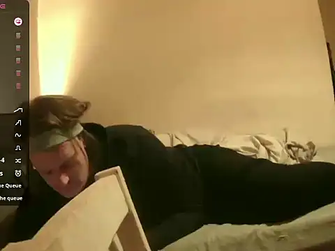 avamaxwell online show from September 10, 7:25 pm