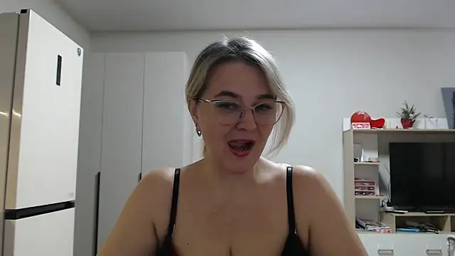 EleanoraDream online show from April 28, 9:02 am