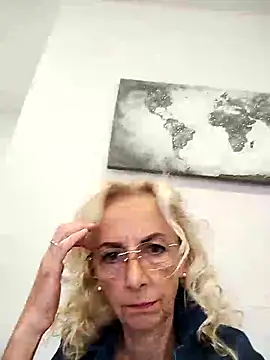 Snapshot of clarabell4 chatting on September 19, 7:18 am clarabell4 online show from September 19, 7:18 am