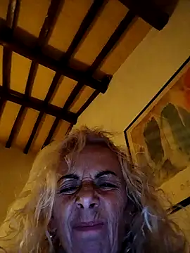Snapshot of clarabell4 chatting on September 25, 9:01 pm clarabell4 online show from September 25, 9:01 pm
