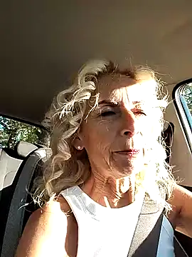 Snapshot of clarabell4 chatting on September 18, 6:23 am clarabell4 online show from September 18, 6:23 am