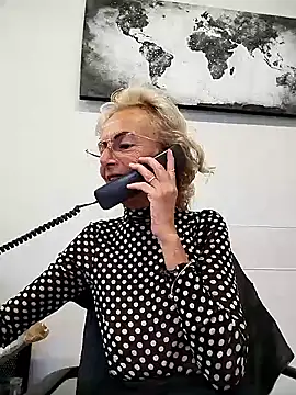 Snapshot of clarabell4 chatting on October 10, 7:46 am clarabell4 online show from October 10, 7:46 am