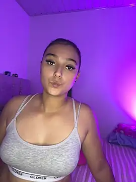 nicolexxaleja online show from August 4, 9:10 pm