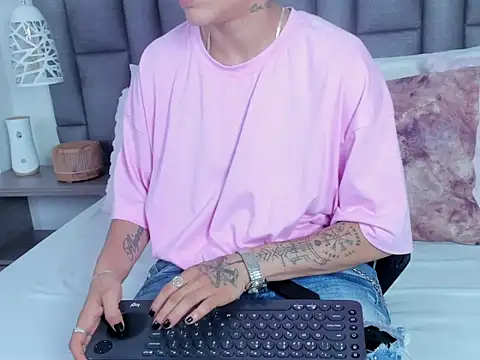 ZoeKrug online show from February 14, 5:37 pm