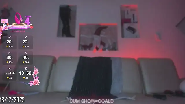 Chloe cooperr online show from December 18, 12:54 pm