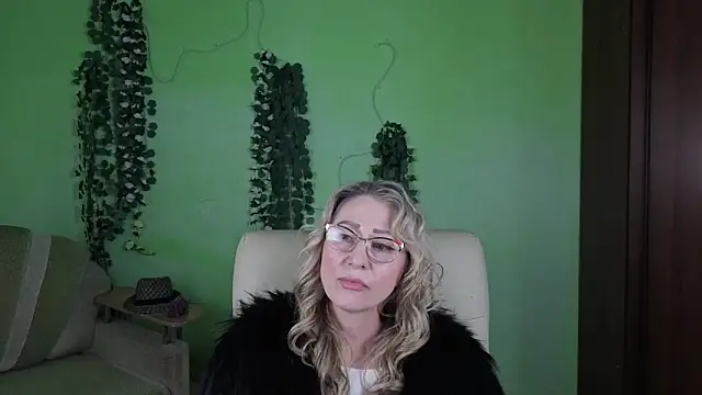Snapshot of Habibi_Honeyy chatting on October 15, 10:51 am Habibi Honeyy online show from October 15, 10:51 am