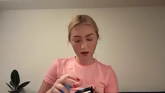 Kitty Swetty online show from January 18, 2:52 am