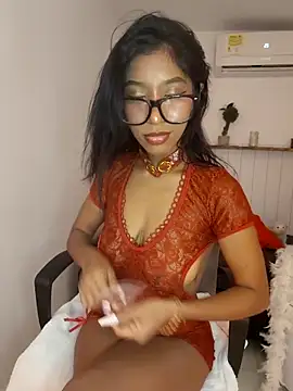 Snapshot of LeilaEbony chatting on September 10, 3:23 pm LeilaEbony online show from September 10, 3:23 pm