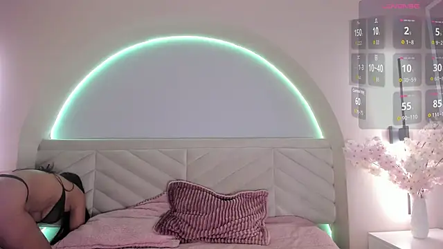 Bella Williiams online show from July 3, 12:22 pm