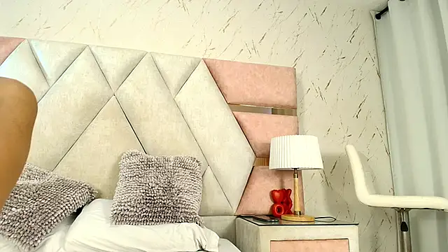 Zoelucas online show from March 17, 12:09 pm