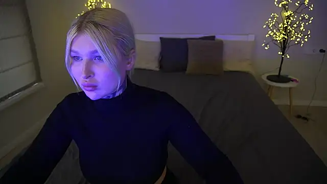 Snapshot of IvyLaurent chatting on September 28, 6:20 am IvyLaurent online show from September 28, 6:20 am