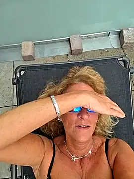 HotWifeLyn68 online show from July 5, 12:00 pm