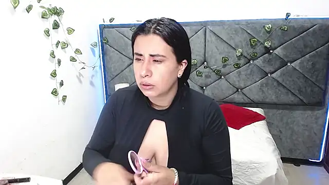 Julieta curvy69 online show from January 12, 12:32 pm