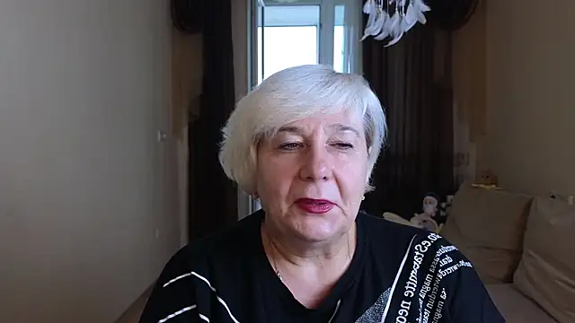 Snapshot of Milana_Milky chatting on October 19, 6:04 am Milana Milky online show from October 19, 6:04 am