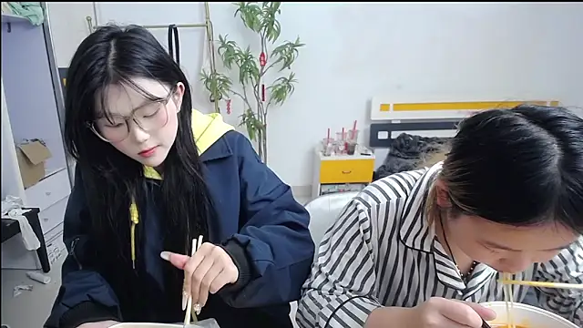 Babygirls523 online show from October 31, 2:43 pm