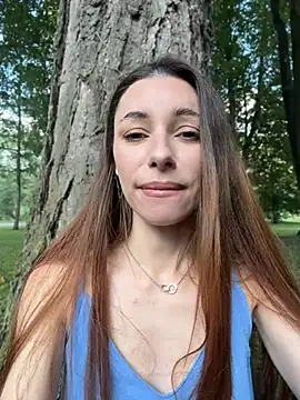 Amelie Crosby online show from July 13, 2:40 pm