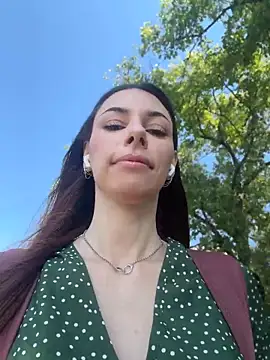 Amelie Crosby online show from June 29, 2:06 pm