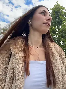 Amelie Crosby online show from August 3, 1:28 pm