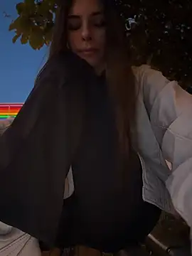 Amelie Crosby online show from July 28, 7:39 pm