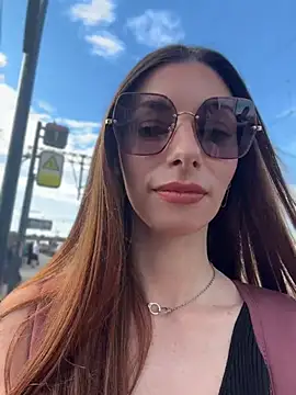 Amelie Crosby online show from June 20, 2:53 pm