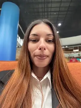 Amelie Crosby online show from June 19, 2:42 pm