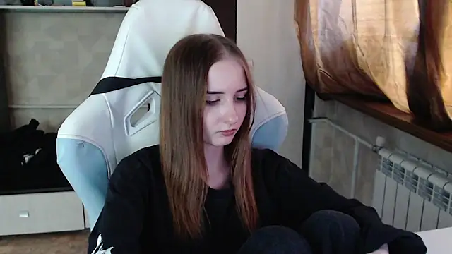 Cutti Crystal online show from February 25, 2:32 am