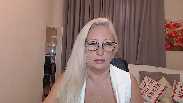 Snapshot of ValeriaSharm chatting on October 18, 9:45 am ValeriaSharm online show from October 18, 9:45 am
