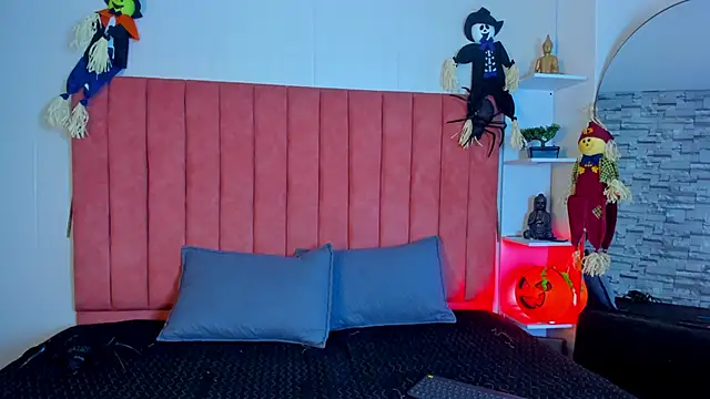 ashley Olsen online show from October 28, 3:01 am