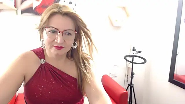 DIVAX MONSERRAT online show from August 1, 9:39 pm