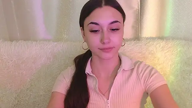 Snapshot of MelissaPristine chatting on October 18, 2:47 am MelissaPristine online show from October 18, 2:47 am