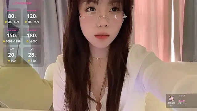 LunaDeVaal online show from April 11, 5:35 am