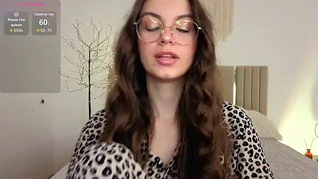 Real cutie1 online show from June 13, 1:41 pm