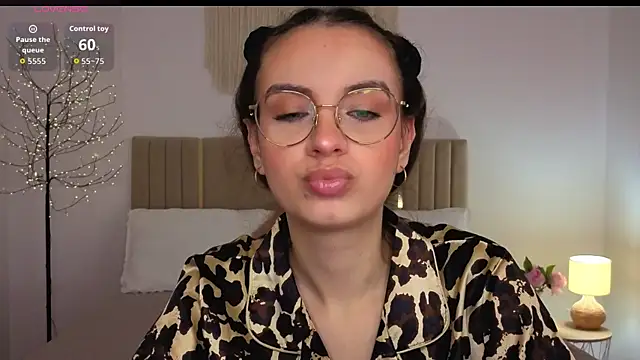 Real cutie1 online show from July 25, 12:45 pm